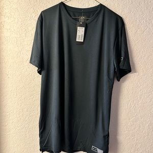 Men’s Oakley shirt